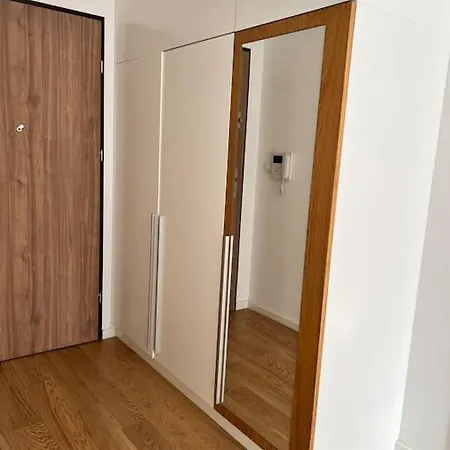 Apartament Z Tarasem Przy Targach Poznanskich شقة *